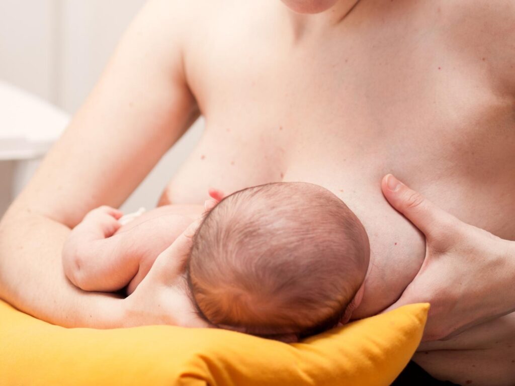 сосет у детей Мой новорождённый родился с особыми потребностями. Могу ли я кормить грудью?