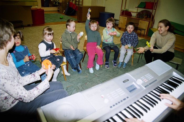 Музыкальные занятия и логоритмика для детей с синдромом дауна thumbnail