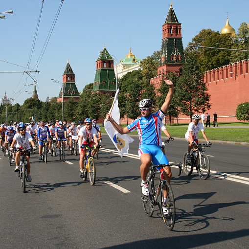 2011 год. Велопробег у стен Кремля