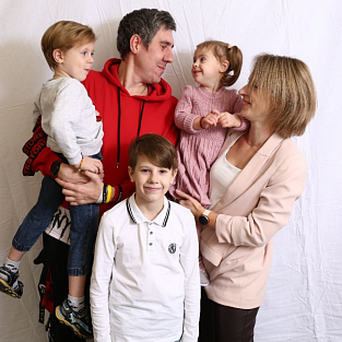 Как реагировать на внимание окружающих к ребенку с синдромом Дауна расскажут родители в прямом эфире