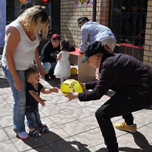 Цирк дю Солей устроил праздник для детей с синдромом Дауна в Астане