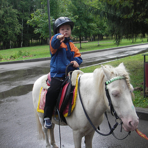 Выпускница Даунсайд Ап 2013 года Полина, 9 лет