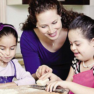 Англичанка написала кулинарную книгу для родителей детей с синдромом Дауна