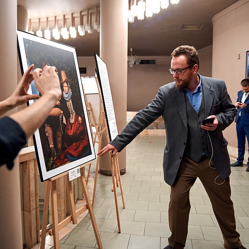 Премия через объектив фотоаппарата