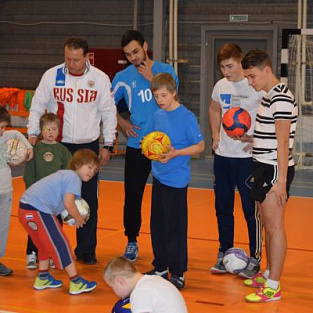 Даунсайд Ап собрал детей с синдромом Дауна на первой тренировке по футболу