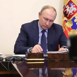 Путин подписал указ, сохраняющий соцвыплаты родителям детей-инвалидов Путин подписал указ, сохраняющий соцвыплаты родителям детей-инвалидов