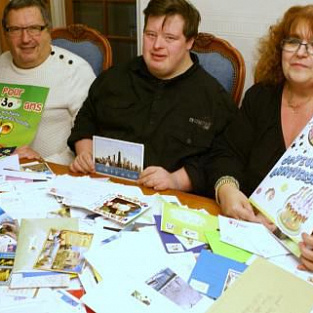 Более 30 тысяч открыток получил на юбилей француз с синдромом Дауна 