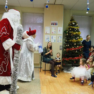 Новогодняя елка в Даунсайд Ап: без подарка не остался никто