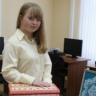 В Вологде открылась выставка художницы с синдромом Дауна