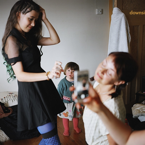 Английский фотограф документирует жизнь дочери Элис