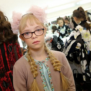 Девочка с синдромом Дауна стала моделью на Junior fashion week Девочка с синдромом Дауна стала моделью на Junior fashion week