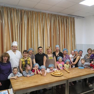 Подопечные Даунсайд Ап попробовали себя в роли пекарей