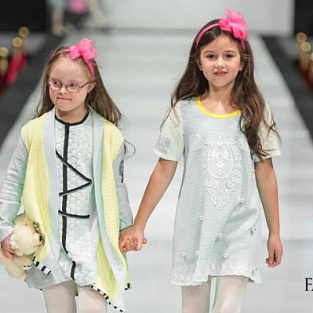 Эстет Fashion Week: на подиум вышли модели с синдромом Дауна Эстет Fashion Week: на подиум вышли модели с синдромом Дауна