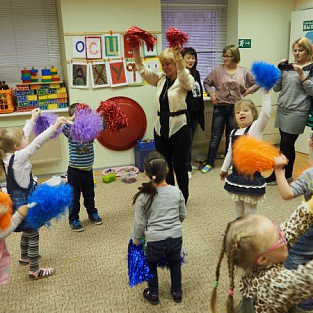 В Даунсайд Ап выступила студия «Музыка с мамой»